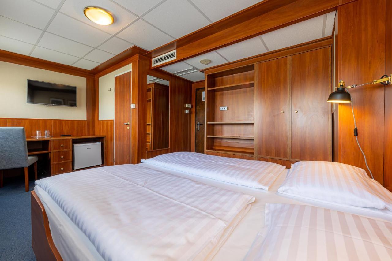 Grand Jules - Boat Hotel บูดาเปสต์ ภายนอก รูปภาพ