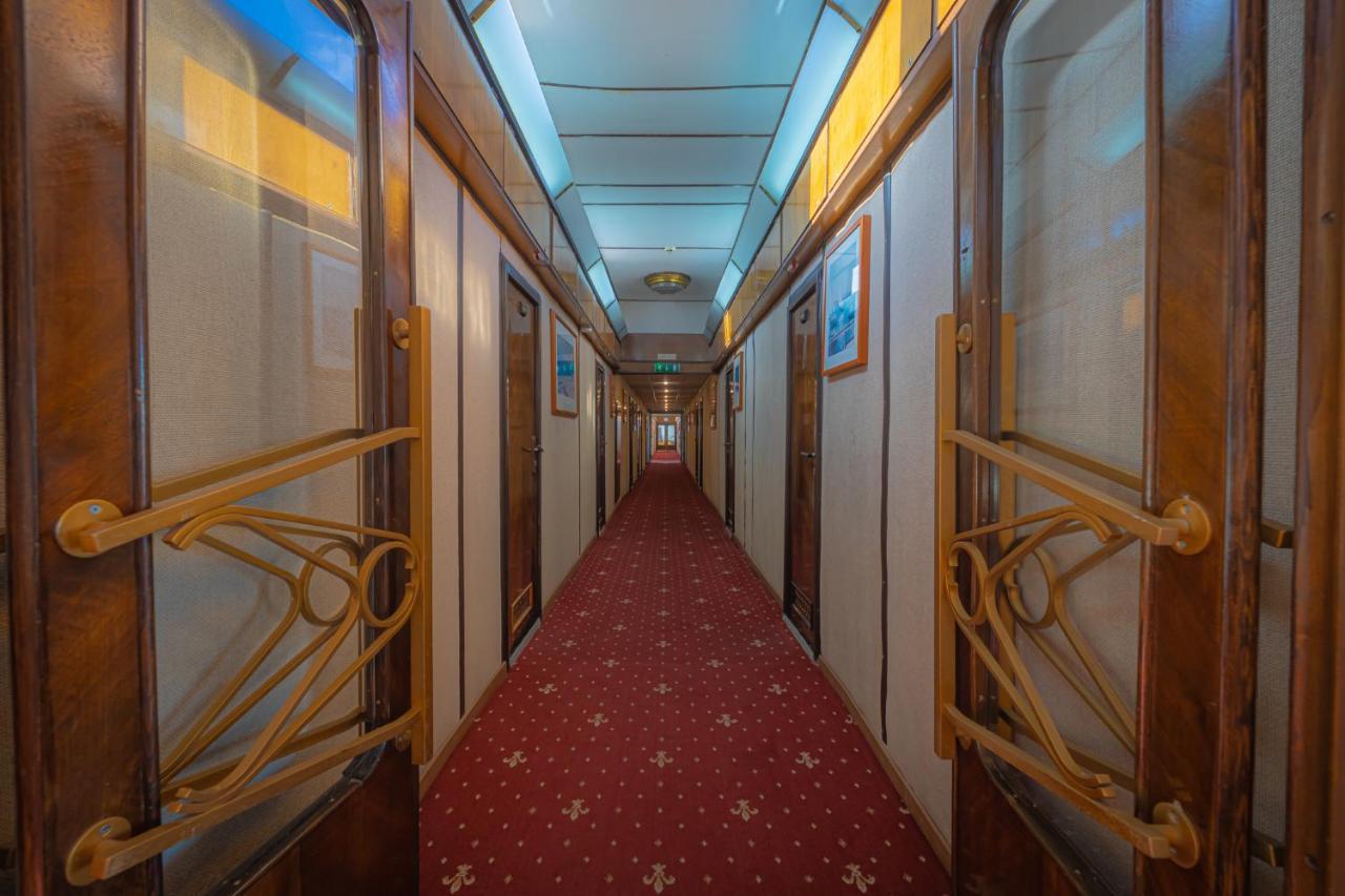 Grand Jules - Boat Hotel บูดาเปสต์ ภายนอก รูปภาพ