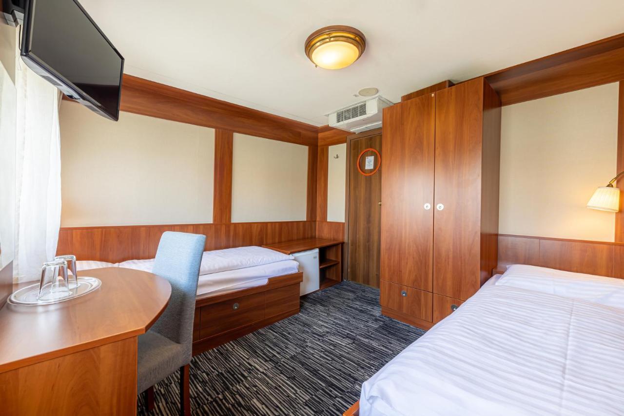 Grand Jules - Boat Hotel บูดาเปสต์ ภายนอก รูปภาพ