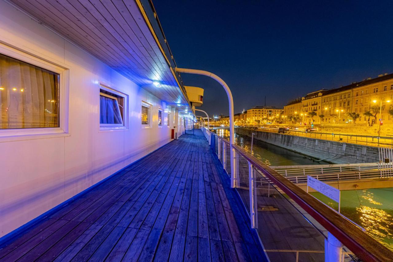 Grand Jules - Boat Hotel บูดาเปสต์ ภายนอก รูปภาพ