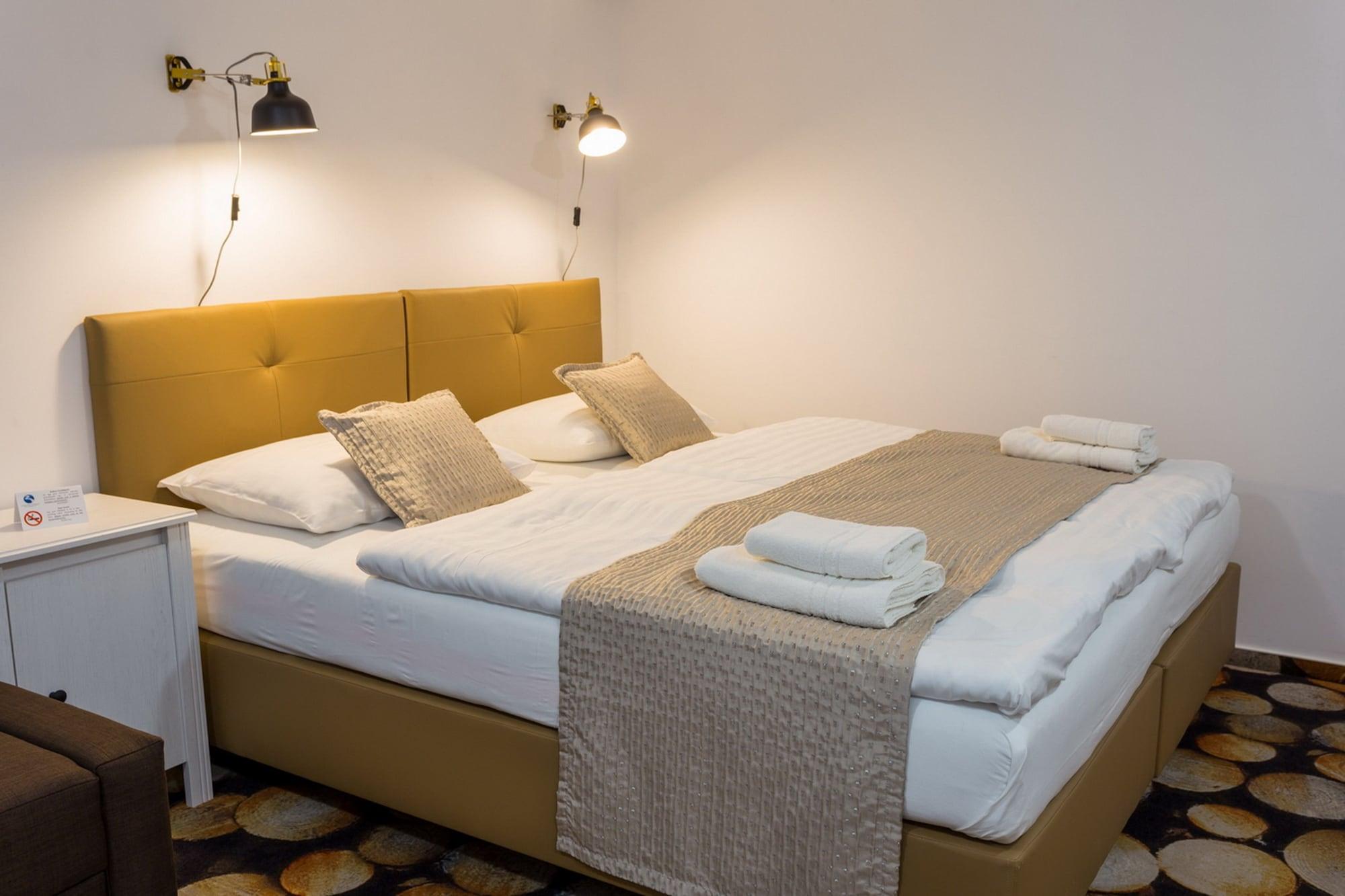 Grand Jules - Boat Hotel บูดาเปสต์ ภายนอก รูปภาพ