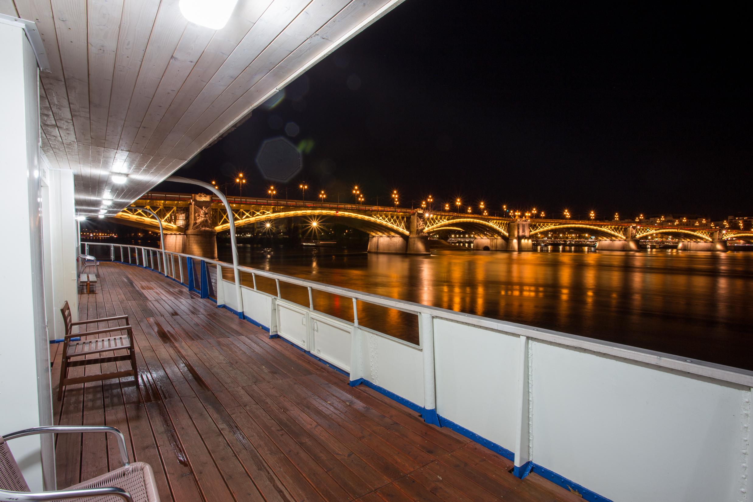 Grand Jules - Boat Hotel บูดาเปสต์ ภายนอก รูปภาพ