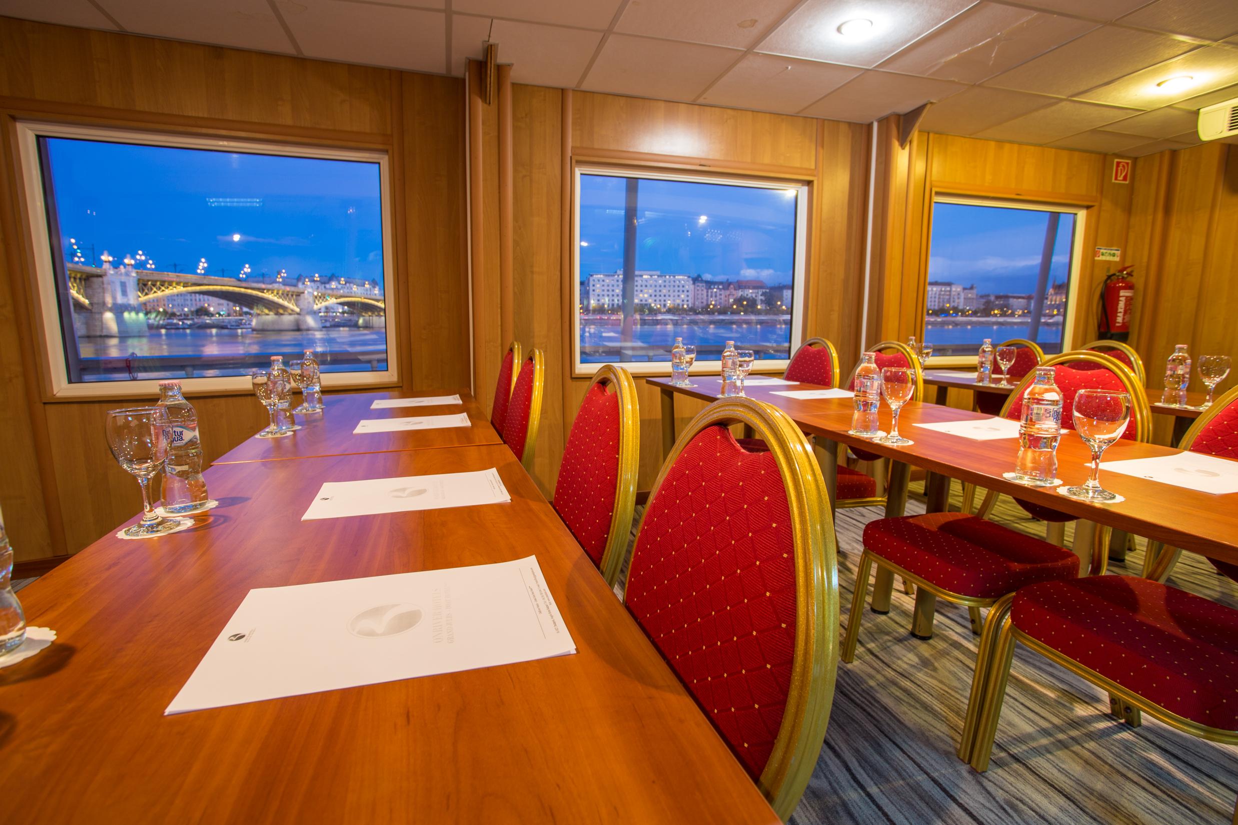Grand Jules - Boat Hotel บูดาเปสต์ ภายนอก รูปภาพ