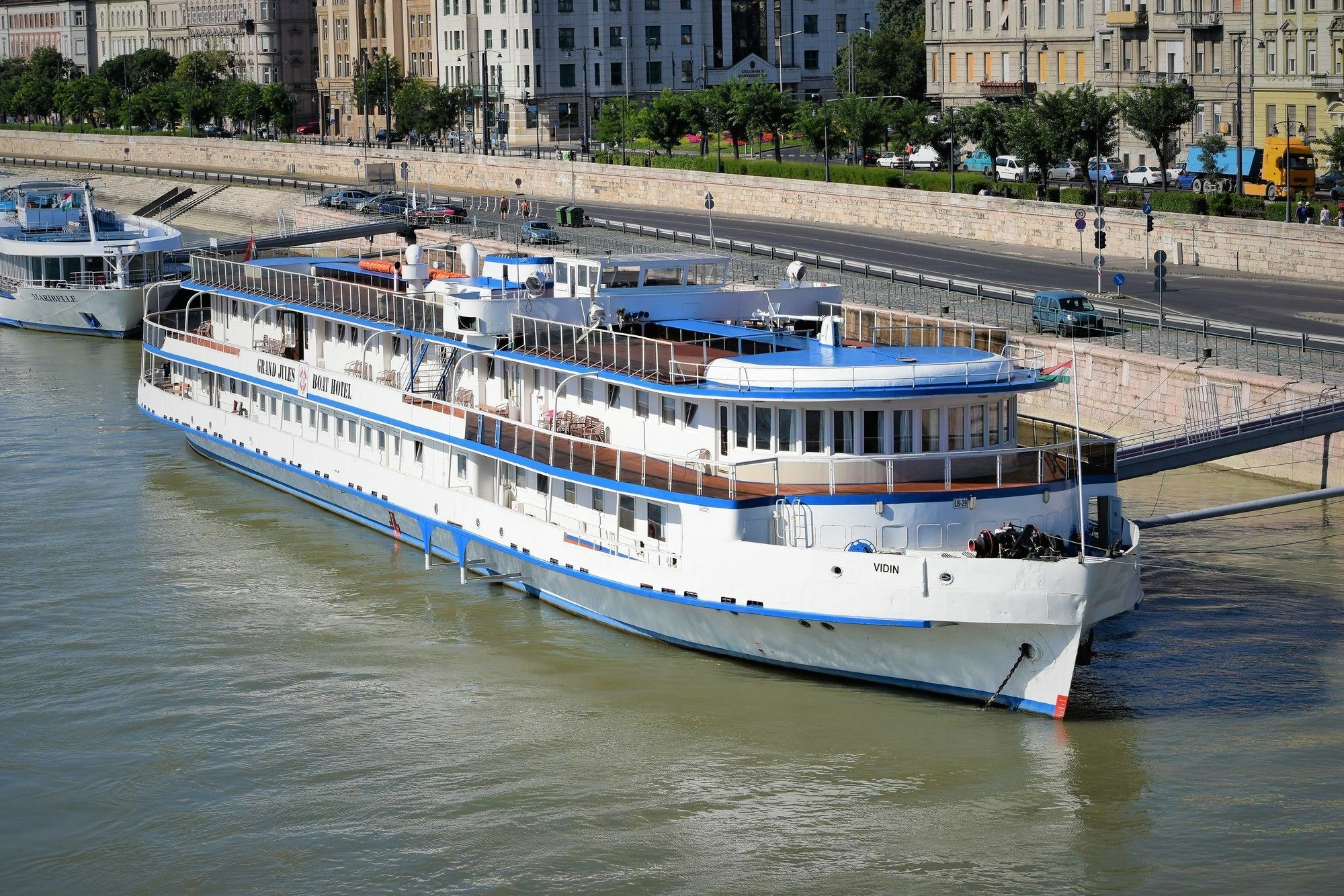 Grand Jules - Boat Hotel บูดาเปสต์ ภายนอก รูปภาพ
